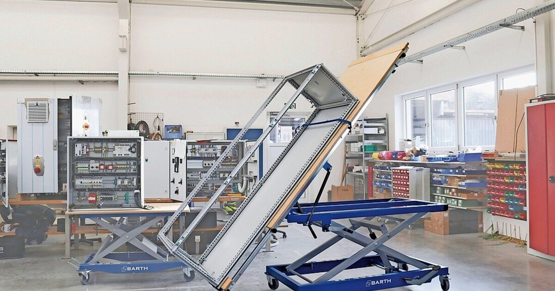 Wie schwere Bauteile ohne Gefährdung von Mensch und Werkstück bewegt und umgedreht werden.