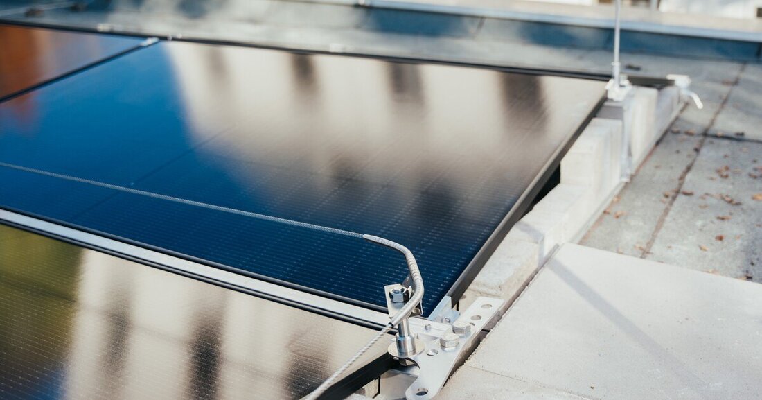 Mit ihrer neuen Partnerschaft bieten ABS Safety und Dehn integrierte Sicherheitslösungen für Photovoltaikanlagen.