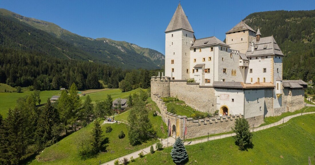 Der originalgetreue Nachbau historischer Holz-Verbundfenster für die Burg Mauterndorf wurde im Rahmen des Salzburger Tischlerpreises 2024 ausgezeichnet.