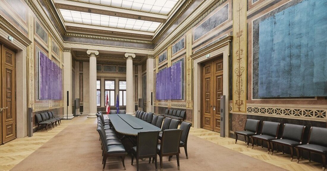 Im sanierten Parlamentsgebäude sind neue Räume entstanden, die mit zeitgenössischer Kunst gefüllt wurden.