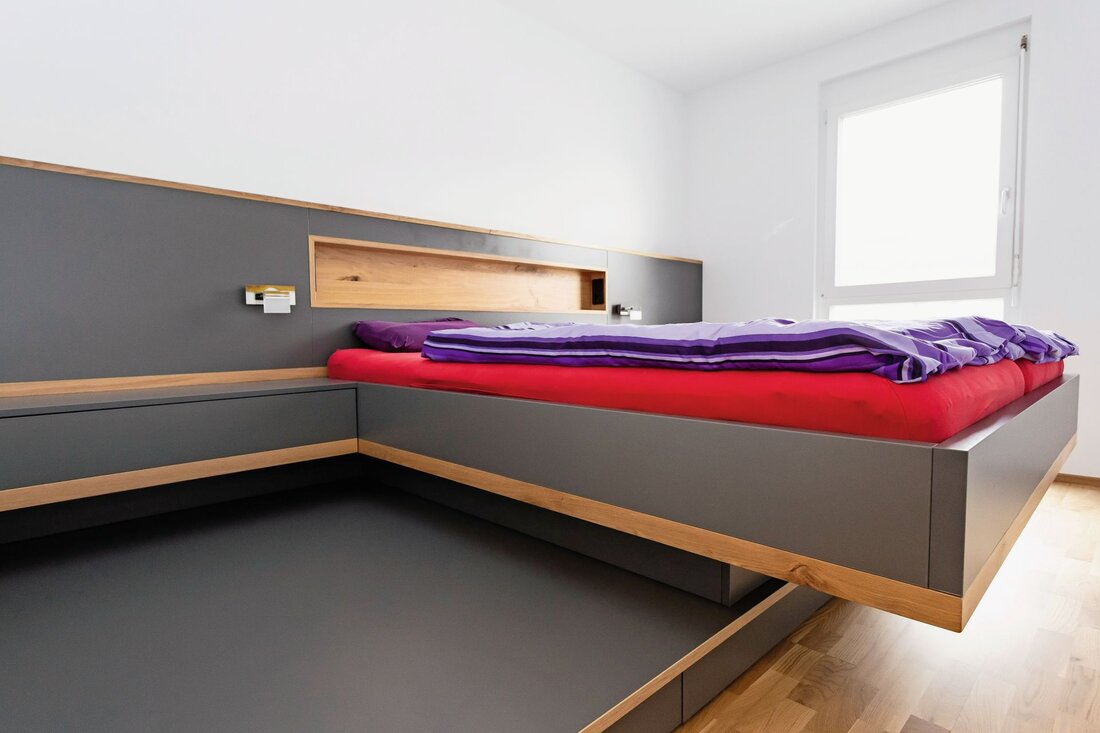 In der Edelseer Tischlerei weiß man Bescheid über die positiven Auswirkungen, die ein qualitativ hochwertiges Schlafzimmer auf gesunden Schlaf haben kann. 