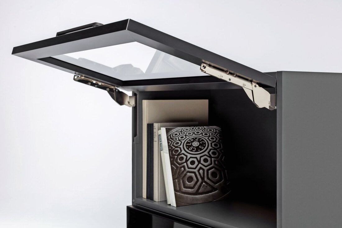 Wer maßgefertigte Möbel plant, kommt an Klappenlösungen nicht vorbei. Der richtige Beschlag entscheidet über Sicherheit, Langlebigkeit und Kundenbegeisterung.