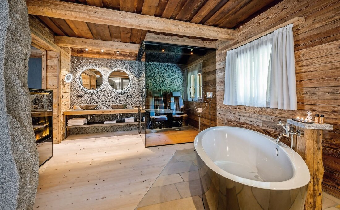 Die bayerische Tischlerei Waldbauer benötigte ein neues Plattenlager. Statt der zuerst angedachten neuen Plattensäge empfahl Holz-Her die Kombination mit einer Nesting-CNC-Maschine.