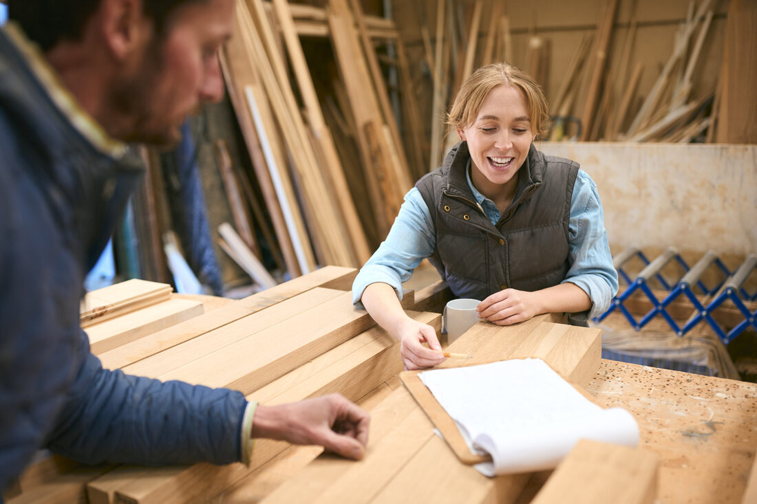 Von internationalem Austausch lernen: Ein speziell auf Jungunternehmer*innen zugeschnittenes Erasmus-Programm sorgt für einen Entwicklungsboost – Auslandserfahrung inklusive.
