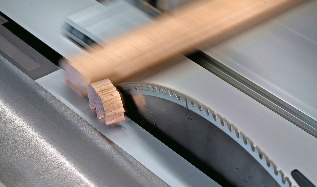 Ob Grobschnitt oder Feinarbeit – bei der Tischkreissäge zählt mehr als nur das Sägeblatt. Das Tischler Journal zeigt, worauf es ankommt.