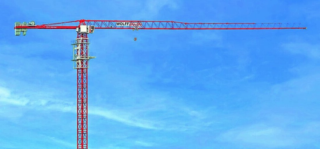 Moderne Turmkrane wandeln sich von mechanischen Hebewerkzeugen zu intelligenten, vernetzten Systemen. Das sind die Highlights am Markt.