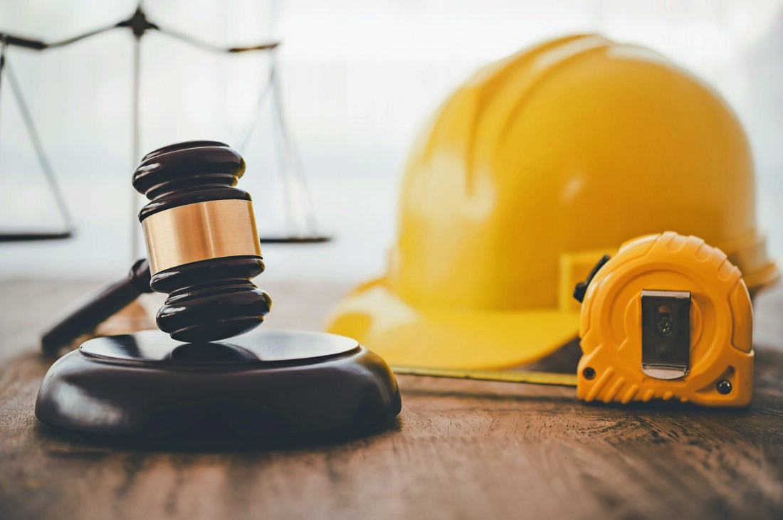 Ob ein Auftrag als Bau-, Liefer- oder Dienstleistungsauftrag zu werten ist, entscheidet nicht nur über das Vergabeverfahren, sondern kann auch für Gerichtskosten eine Rolle spielen.