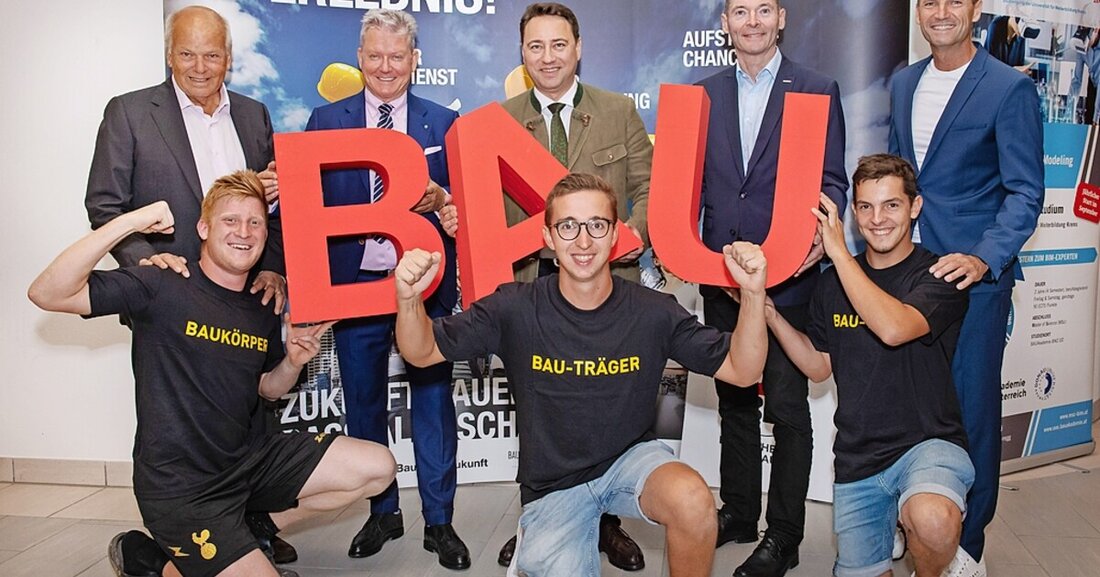 Seit 40 Jahren schreibt die Bauakademie Oberösterreich Schlagzeilen. Franz Baumann und Harald Kopececk blicken zurück.