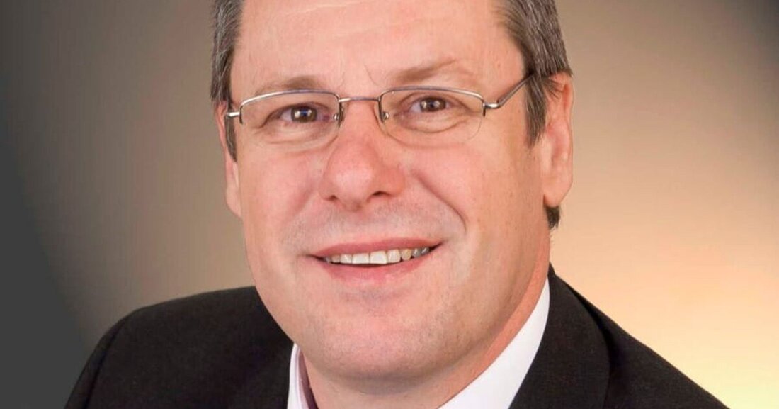 Peter Eichmayer ist ab Mai 2013 neuer Werbeleiter der Synthesa-Gruppe in Perg/OÖ. Er folgt damit Friedrich Heindl nach, der Ende April in den Ruhestand getreten ist. Peter Eichmayer kommt ursprünglich aus dem graphischen Gewerbe und ist seit 23 Jahren bei Synthesa beschäftigt.