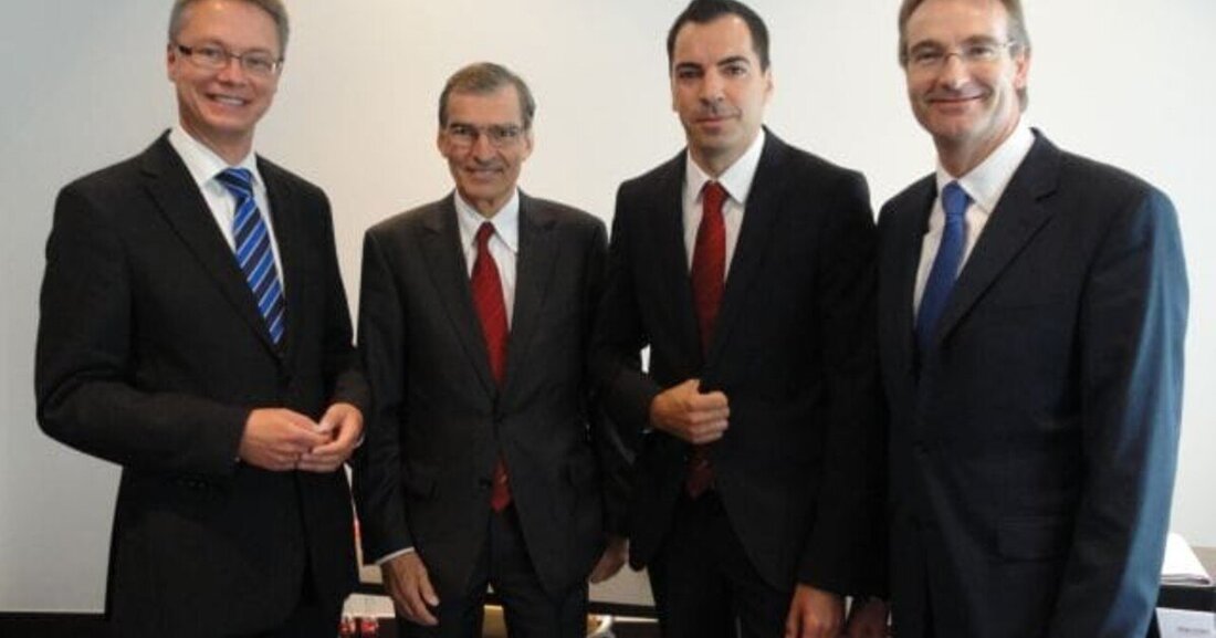 Die Stiebel Eltron GmbH & Co. KG mit Hauptsitz im niedersächsischen Holzminden und die österreichische Ochsner Wärmepumpen GmbH in Linz sind eine weitreichende strategische Partnerschaft eingegangen. Im Rahmen dieser Partnerschaft hat Stiebel Eltron einen Anteil von 35 Prozent an der Ochsner Wärmepumpen GmbH erworben.