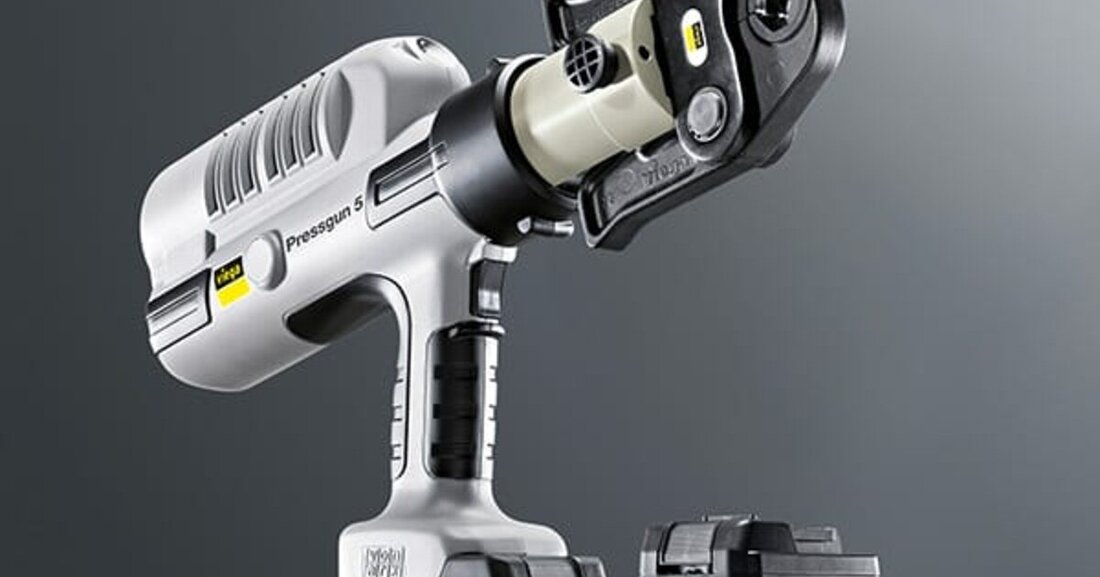 Um die Zuverlässigkeit der Presswerkzeuge von Viega langfristig zu gewährleisten, müssen die Pressmaschinen in regelmäßigen Abständen – nach 30.000 bzw. 40.000 Verpressungen oder nach vier Jahren - gewartet werden. Jetzt steht dafür „König & Landl“ in Hollabrunn als neuer Viega Servicepartner zur Verfügung.