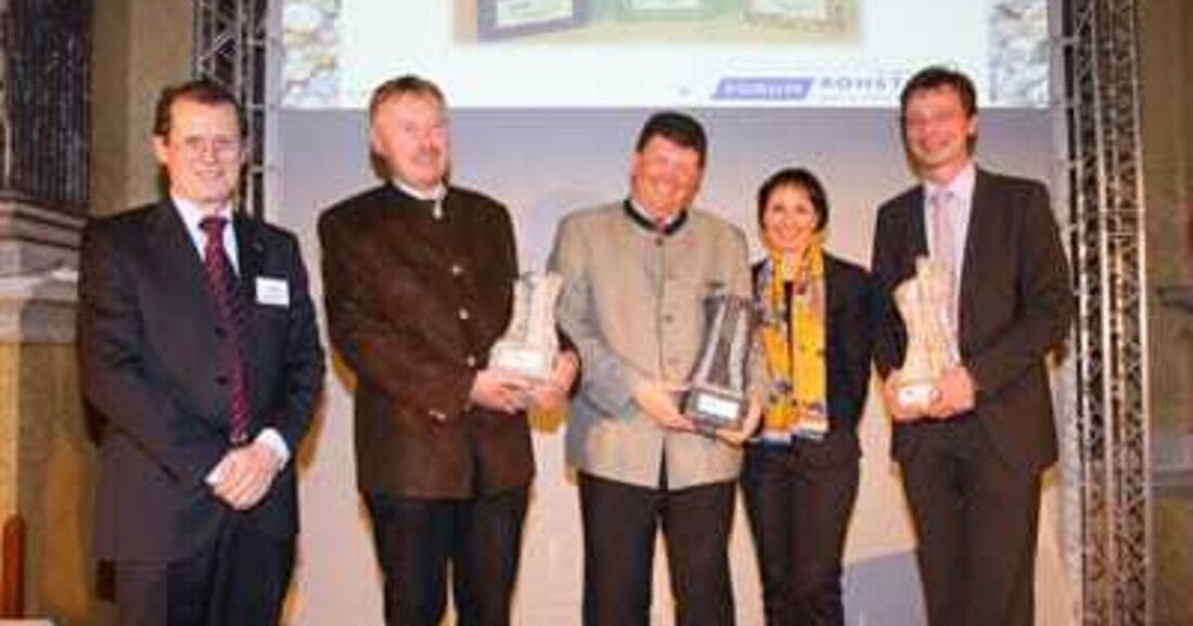 Anfang April zeichnete das Forum mineralische Rohstoffe drei Rohstoffe gewinnende Unternehmen für besondere Leistungen in den Bereichen Umwelt, Wirtschaft und Soziales mit den Nachhaltigkeitspreisen 2012 aus.