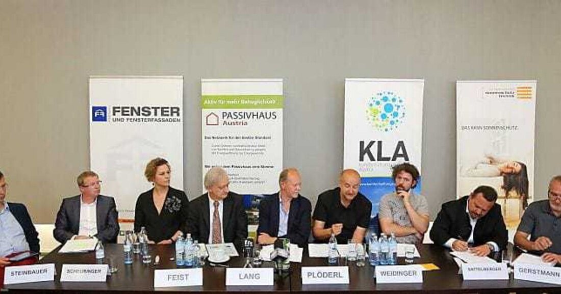 Der soziale Wohnbau in Oberösterreich ist heiß diskutiert. Wohnbau-Landesrat Manfred Haimbuchner präsentierte Standardausstattungskataloge, die Plattform „Nachhaltig leistbarer sozialer Wohnbau in Oberösterreich“ wettert dagegen.