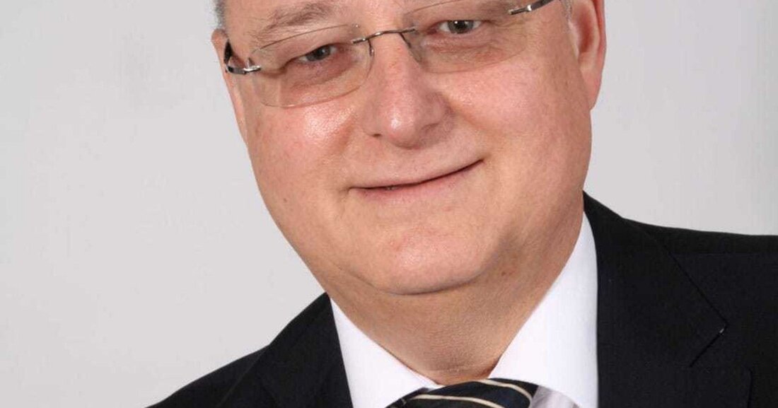 AGC Interpane hat einen neuen „Market Development Manager D.A.CH.: Frank Paßmann. Er übernimmt ab sofort die Leitung des Vertriebs der AGC und Interpane Basisglasprodukte (beschichtetes und unbeschichtetes Floatglas und VSG) sowie der Spiegel-,  Guss- und Dekorglasprodukte in Deutschland, Österreich und der Schweiz.