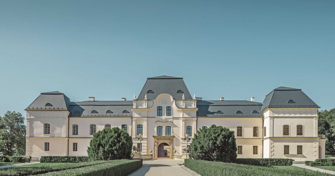 Im Jahr 1317 wurde der ostslowakische Ort Hummené, in dem das gleichnamige Schloss eine dominierende Rolle spielt, erstmals urkundlich erwähnt. Jetzt schlägt Aluminium im Zuge der Generalsanierung des ostslowakischen Wahrzeichens ein neues historisches Kapitel in der langen Geschichte auf.