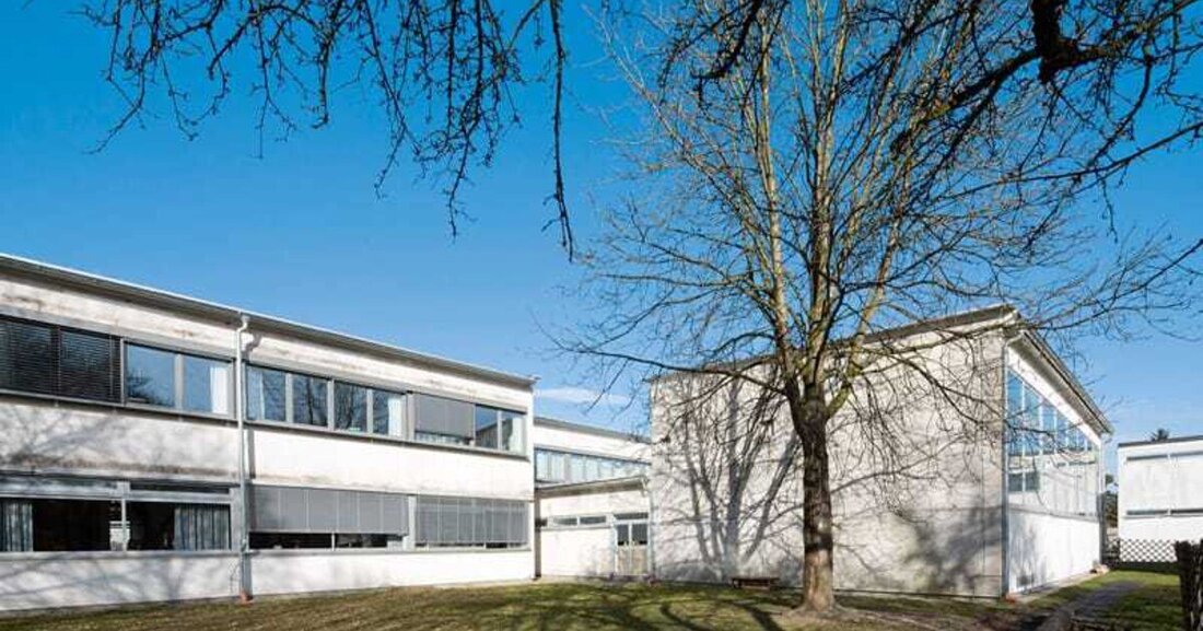 Als das Heizungssystem im Schulgebäude von Grieskirchen nach 36 Jahren Betrieb saniert werden sollte, waren die Ansprüche an die nachfolgende Anlage hoch. Statt einer kostenintensiven Gebäudeautomation kam das Wärmeverteilsystem Wilo-Geniax zum Einsatz.