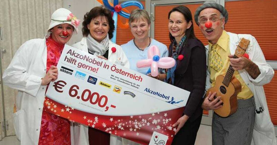 Die ClownDoctors Salzburg starten 2014 erstmals ein Projekt für Erwachsene auf der Radio Onkologie des Landeskrankenhauses Salzburg. Unterstützt wird es mit einer Spende von 6.000,- Euro von AkzoNobel. Das Unternehmen wird auch in diesem Jahr auf Weihnachtsgeschenke für Kunden verzichten und so dieses Projekt ermöglichen.