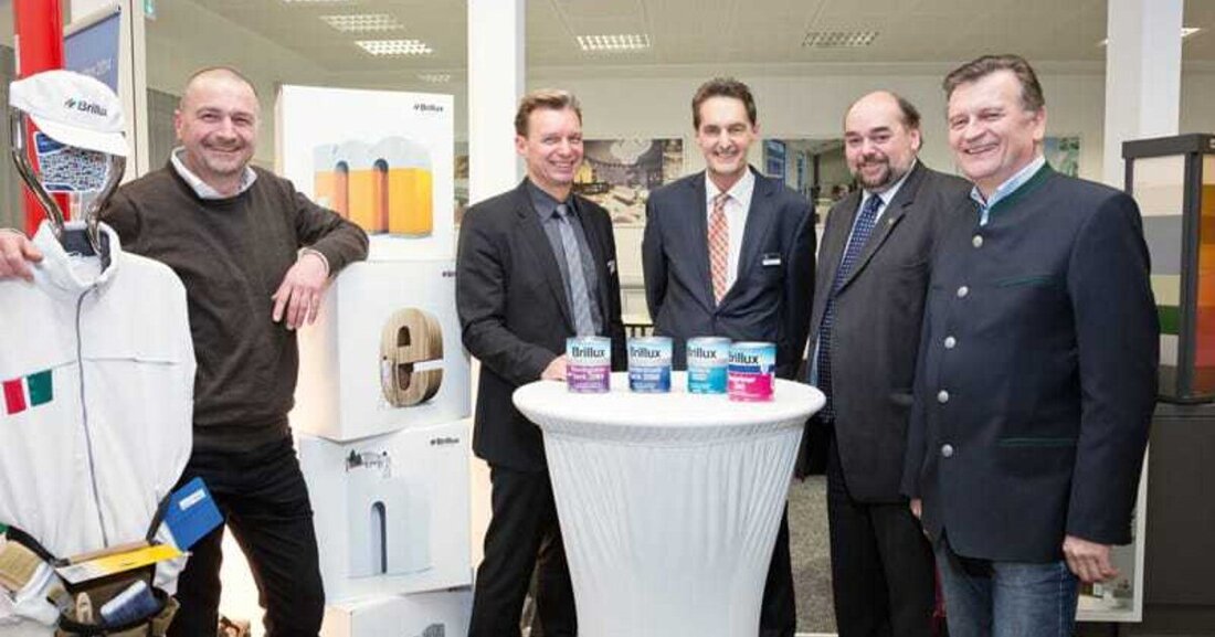 Mit einer großen Feier eröffnete Brillux am 24. Jänner die vierte Niederlassung in Österreich. Ab sofort heißt es auch in der Richard-Strauss-Straße 10 in Wien: "..mehr als Farbe". Über 150 Gäste folgten der Einladung, darunter der Bundesinnungsmeister, sein Stellvertreter aus Wien, zahlreiche Landesinnungsmeister sowie die Lehrlingswarte Österreichs.