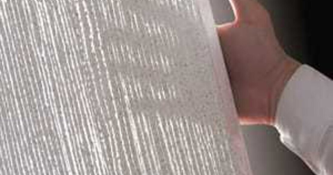 Beton wurde vor etwa 2000 Jahren entdeckt und ist der am häufigsten verwendete Baustoff der Welt. Lichtbeton, hingegen, der vor etwa 80 Jahren erfunden wurde, begeistert seither Architekten, Innenarchitekten und Designer.