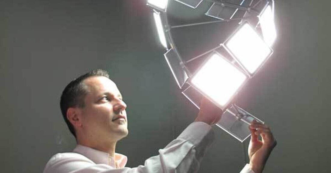 Mit der Weiterentwicklung seines preisgekrönten Oled-Moduls Lumiblade GL350 ebnet Philips einer revolutionären Technologie den Weg von der dekorativen Anwendung zur funktionellen Beleuchtung. Oleds gelten als Leuchtmittel der Zukunft – organische Leuchtdioden sind nicht nur extrem dünn, sie sind vor allem die ersten Lichtquellen, die das Licht nicht punktuell, sondern diffus über ihre gesamte Oberfläche abgeben.