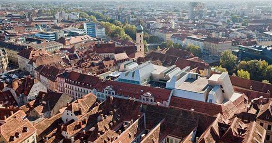 Rund um die Grazer Altstadt-Sachverständigenkommission (ASVK) werden seit nunmehr zwei Jahren massive Vorwürfe laut, sogar heftige Diskussionen sind entbrannt. Mehr und mehr steht die Grazer Altstadt-Sachverständigenkommission in schiefem Licht. Hier ein kurzer Überblick zum Status quo.