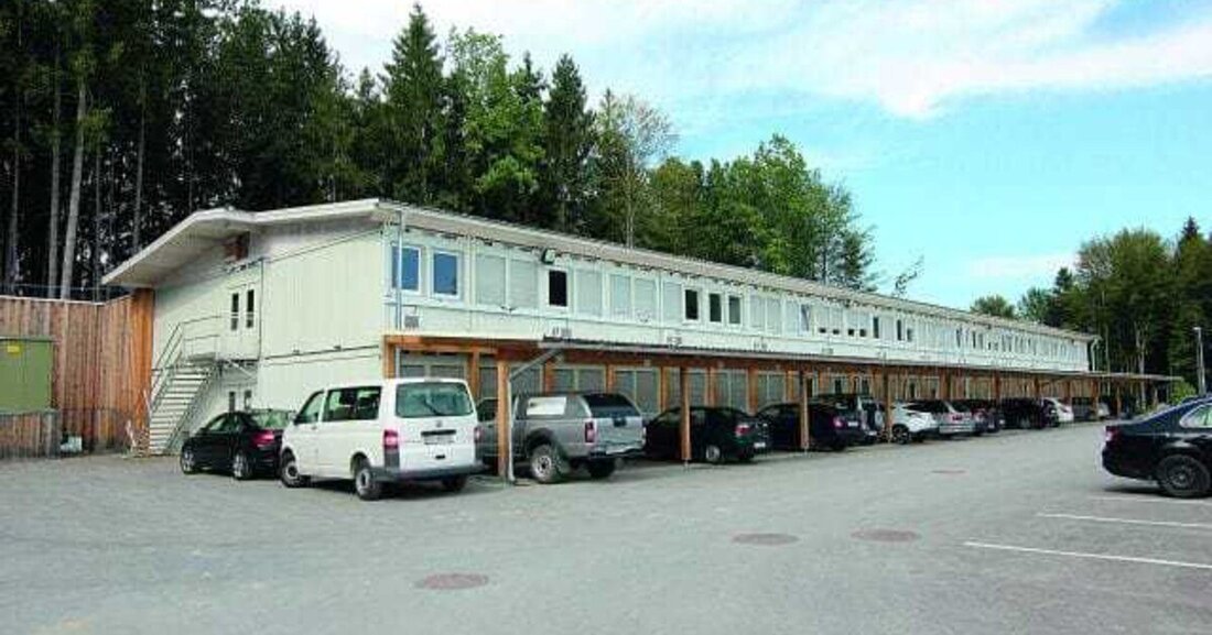 Baustellencontainer bieten heute mehr als nur ein Dach über dem Kopf. Für manche Hersteller gehören ­Wärmedämmung auf ­Niedrig­energiehausniveau und komplette EDV-Infrastruktur schon zum Standard.