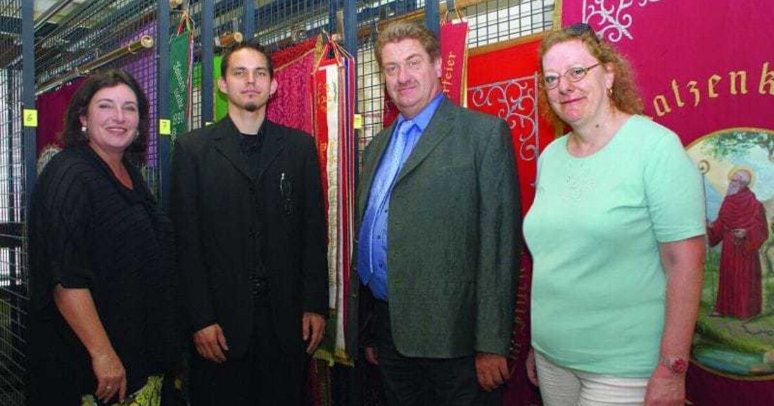 Durch den Einzug vieler auswärtiger Innungen in das Gewerbehaus waren die Ressourcen im Fahnenzimmer rasch erschöpft.