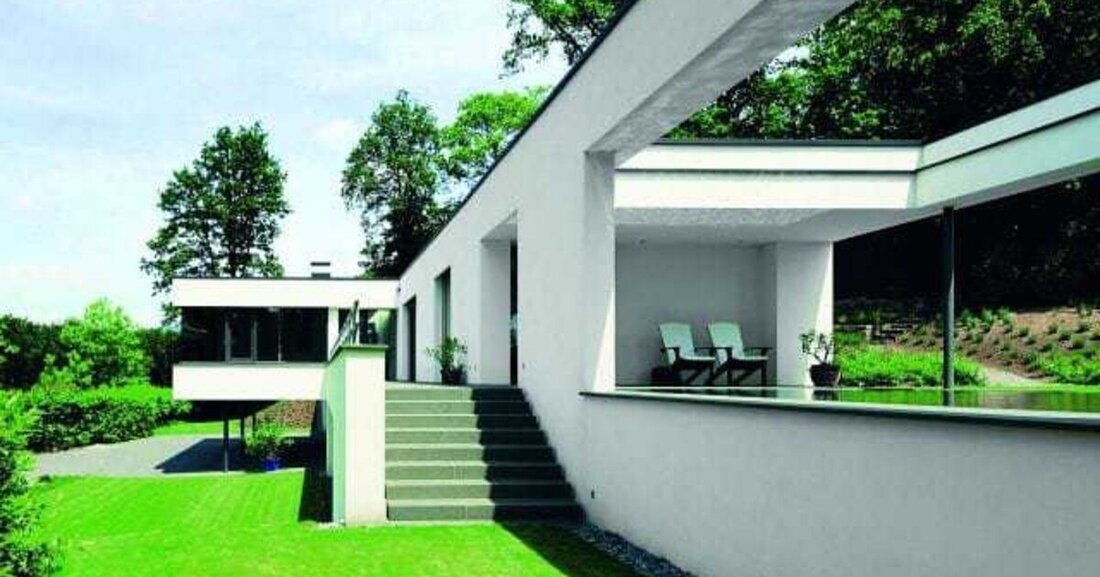 Langlebigkeit, natürliche Materialien, Gestaltungsvielfalt – die Ansprüche an eine Fassade werden immer größer. Mit schöner Optik allein können die Hersteller schon lange nicht mehr punkten.