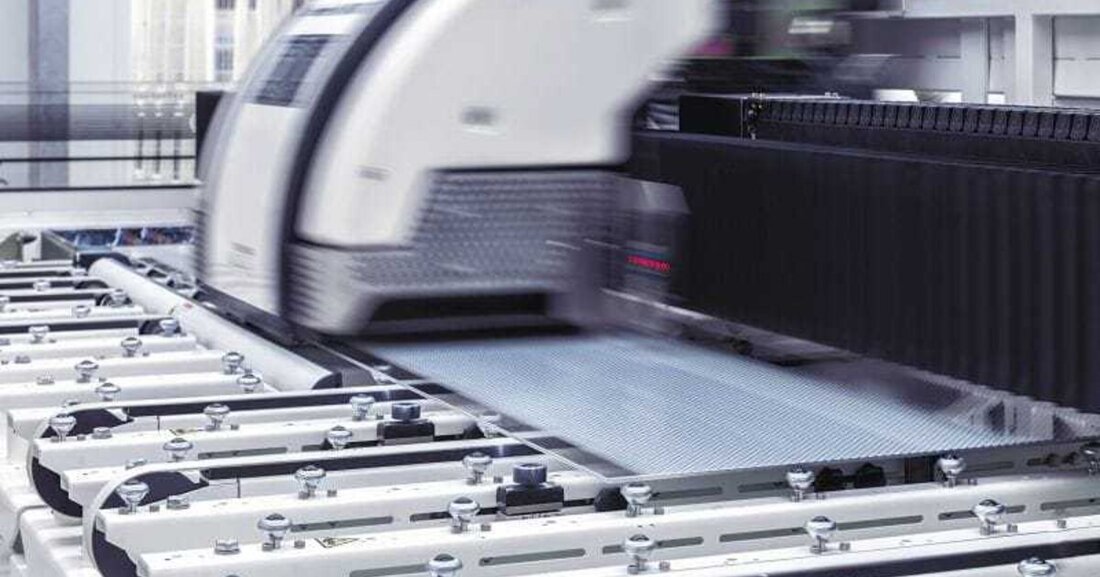 Die Innovationskraft der Glasmaschinen und -anlagenbauer ist ein maßgeblicher Faktor für die Leistungsfähigkeit von Glasherstellern und -verarbeitern. Im Fokus ihrer Entwicklungsarbeit stehen heute maximale Produktionseffizienz, hohe Produktqualität und zunehmend stärker die Energieeffizienz. 