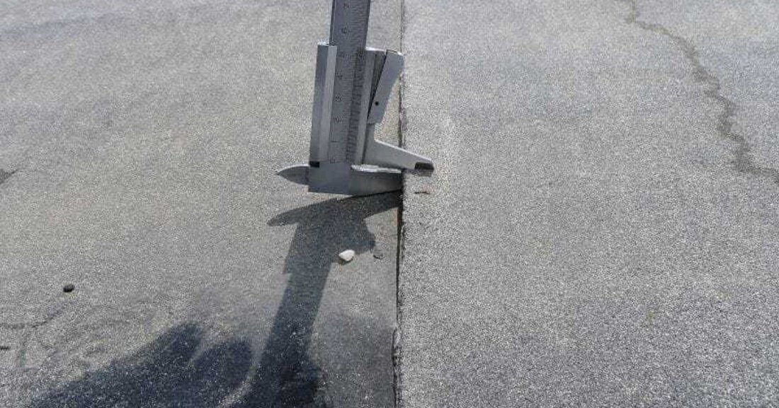 Die Endkontrolle und Abnahme der Flachdachabdichtungsarbeiten schließen den Leistungskreislauf, der bei der Planung beginnt, in die Ausführung mündet und in vielen Teilleistungen durch die Bauüberwachung kontrolliert und dokumentiert wird.