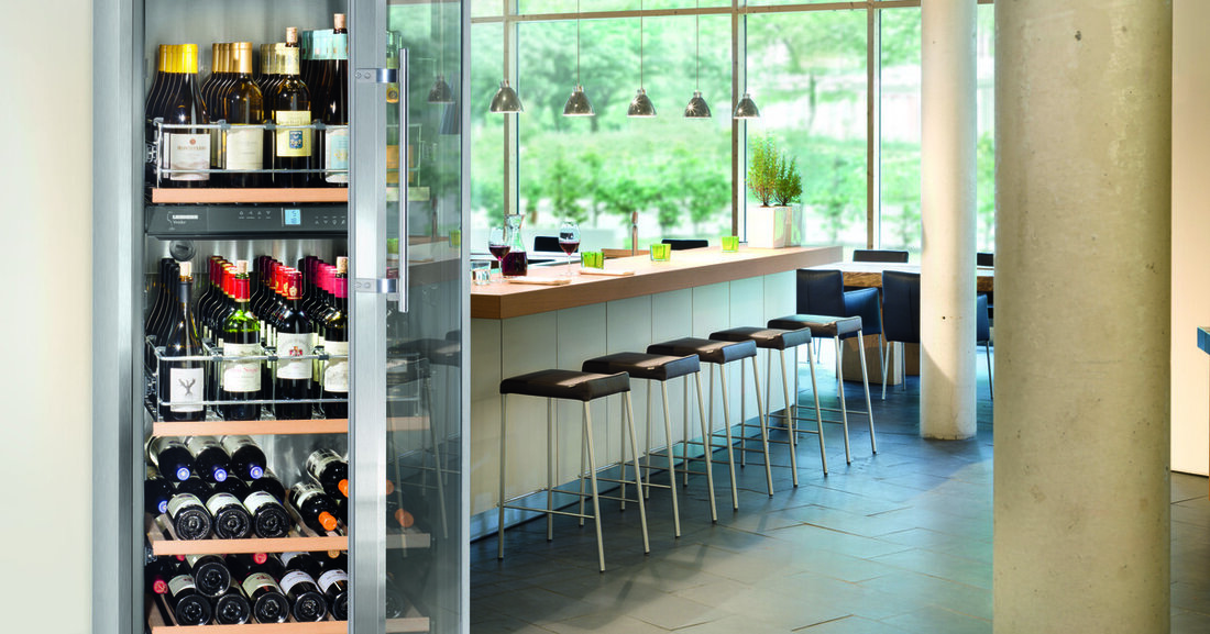 Energiesparen steht im Fokus am Salzburger Messe-Stand (Halle 3, Stand 300) der Gewerbegeräte-Sparte von Liebherr. Weiteres zentrales Thema nebst den Sparmeistern unter den Kühl- und Gefriergeräten für den gewerblichen Einsatz: die Weintemperier- und Weinklima-Schränke des Anbieters.