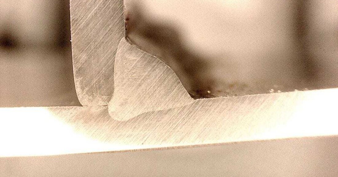 Fronius hat auf Grundlage der hohen Mess- und Regelgeschwindigkeit seiner MIG/MAG-Schweißgeräteplattform TPS/i ein neues Impulsschweißpaket entwickelt.