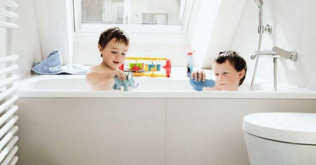 Fensterkonstruktionen haben sich in den vergangenen Jahren gerade im Bereich der Energieeffizienz enorm verbessert und zu Hightechprodukten am Bau entwickelt. Diese ausgeklügelten Fenstersysteme können aber ihre hervorragenden Eigenschaften hinsichtlich der Wärme- und Schalldämmung nur dann entfalten, wenn sie auch bauphysikalisch richtig eingebaut werden. 