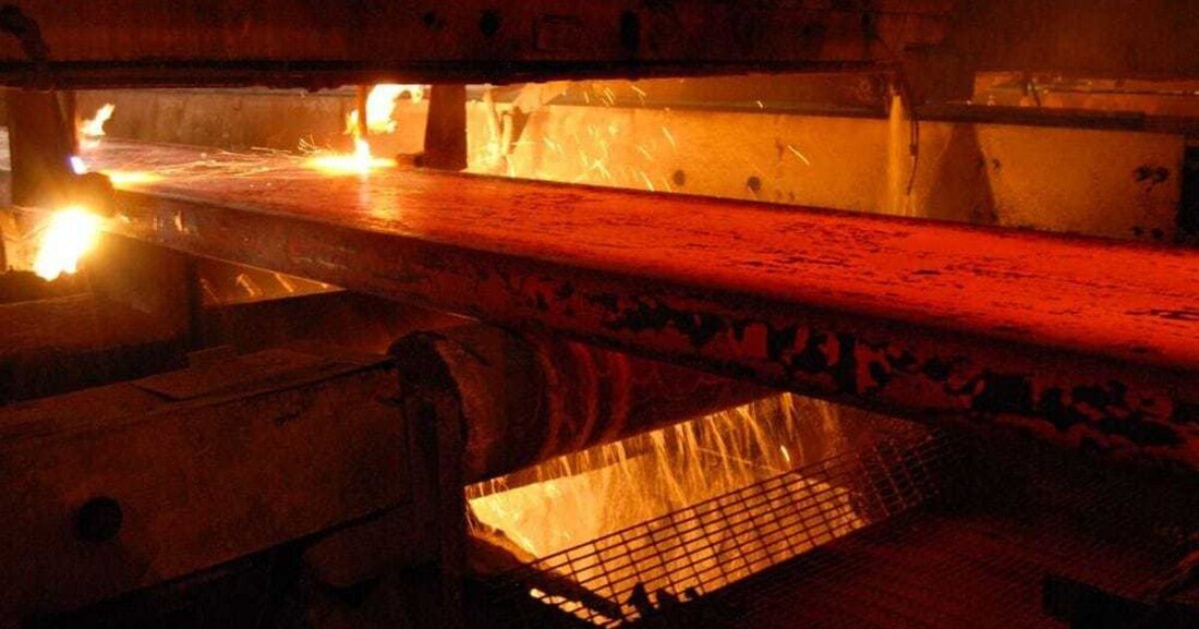 Über die technischen Besonderheiten von Eisenwerkstoffen und NE-Metallen, die Aufbereitung der Ausgangsstoffe, die Erzeugung der Rohmetalle sowie deren Verfeinerung und die Formung zum gebrauchsfertigen Halbzeug. 