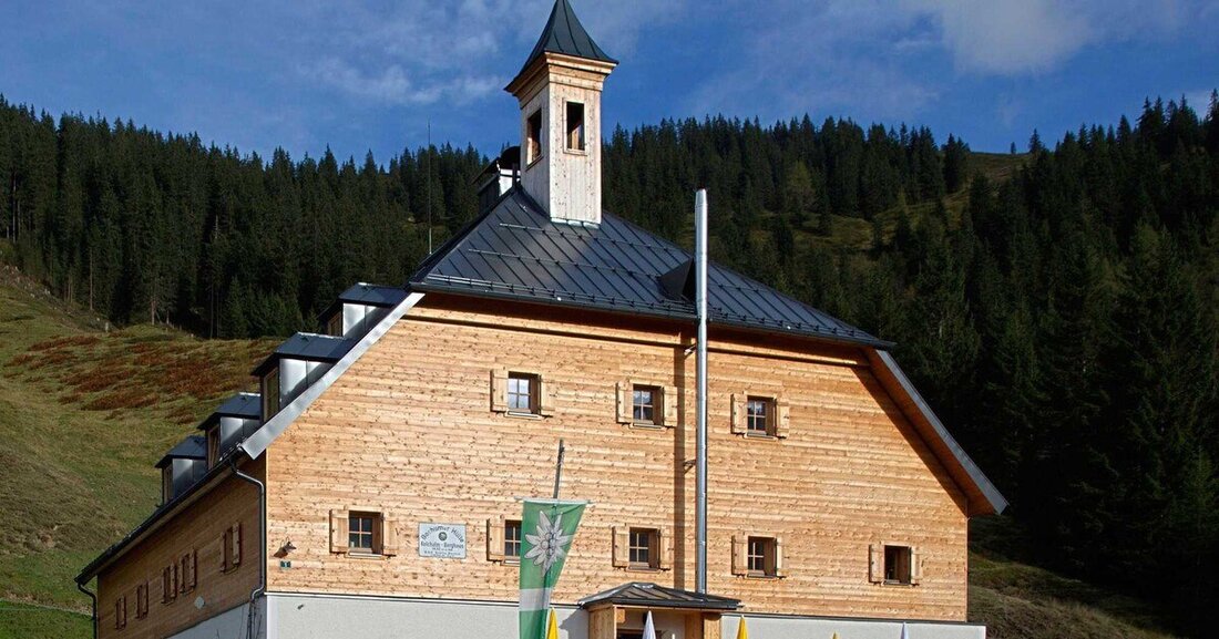 Die Bochumer Hütte, ein beliebtes Ausflugsziel in der Nähe von Kitzbühel, ist mit einer Hanfdämmung Vorbild für ökologische Sanierung. Dafür gab es jetzt eine klimaaktiv – Auszeichnung. 