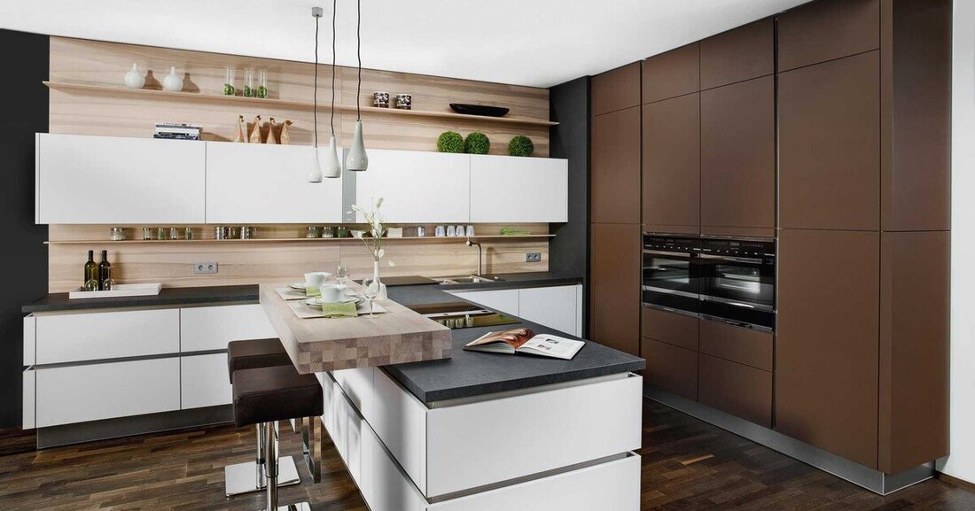 Mit revolutionären Fronten aus Lack von Adler sorgt der Österreichische Küchenhersteller ewe für Begeisterung: Sie sehen aus wie Leder, fühlen sich an wie Leder und sind doch Lack.