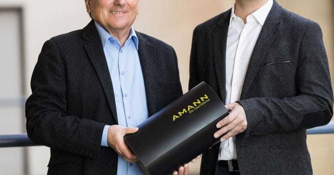 Die Übergabe eines Unternehmens an die nächste Generation ist ein wichtiger Einschnitt. Bei der Firma Amann die DachMarke wurde dieser Wechsel im April vollzogen. Gründer Manfred Amann (60) übergibt die Geschäftsführung an seinen Sohn Marius (31). 