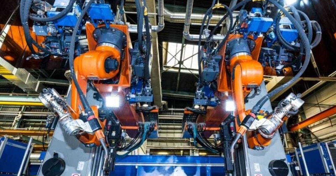 Am Siemens Mobility Standort Graz, dem Weltkompetenzzentrum für Fahrwerke, wurde eine neue Doppelarm-Schweißroboteranlage in Betrieb genommen, die laut Siemens die weltweit modernste in der Fahrwerksfertigung von Schienenfahrzeugen sein soll.