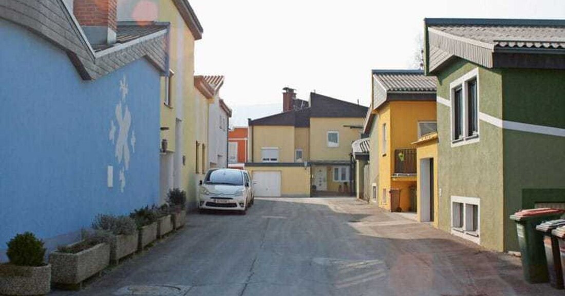 Wohnbau − ein historischer Streifzug − Teil 2 In dieser in Ausgabe FORUM 01–02/15 gestarteten Serie wollen wir architektonische Leistungen der Vergangenheit aufgreifen, um Impulse für aktuelle Wohnbauthemen zu bieten. In Teil 2 stellen wir die Eschensiedlung in Deutschlandsberg von Eilfried Huth vor, die von 1972 bis 1992 in sechs Bauabschnitten mit insgesamt 110 Wohneinheiten errichtet wurde.