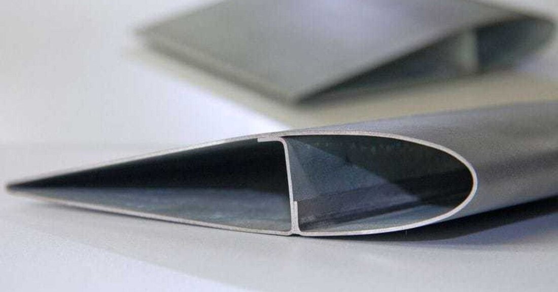 Bei Rotorblättern von kleineren Windkraftanlagen hat der Werkstoff Metall durchaus Chancen gegenüber faserverstärktem Kunststoff. Der Grund liegt in den Möglichkeiten der Wiederverwertung am Ende des Lebenszyklus.