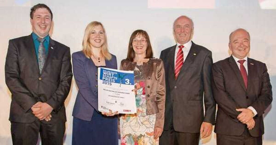 Beim Salzburger Wirtschaftspreis 2015 waren in diesem Jahr Tischler­betriebe in zwei von vier Kategorien ganz vorne mit dabei. In der Kategorie „Unternehmer des Jahres“ erreichte die Familie Sigl mit ihrer Firma Relax Natürlich Wohnen GmbH in Obertrum den 3. Platz.