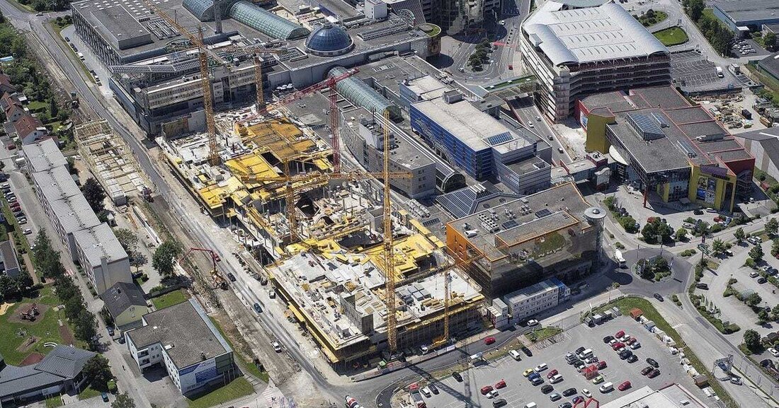 Unger Stahlbau realisiert in Pasching eindrucksvolle Stahlkonstruktionen beim Ausbau der Plus City.