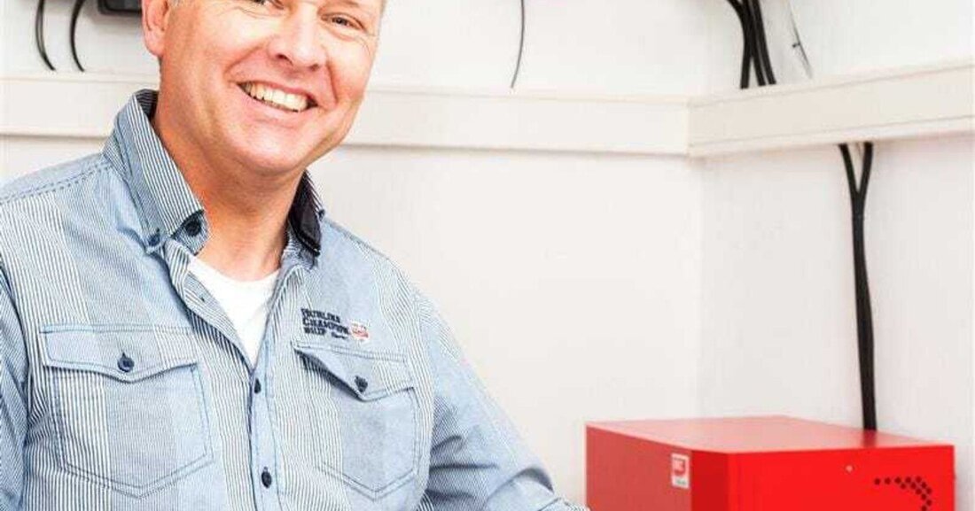 IBC Solar baut sein Angebot an Batteriespeichern weiter aus und nimmt ab August den IBC Sol-Store-6.5-Li in sein Portfolio auf. Dem Serienstart des Lithium-Speichers war eine mehrmonatige Testphase vorausgegangen, während der das System auf Effektivität, Sicherheit und Benutzerfreundlichkeit geprüft wurde.