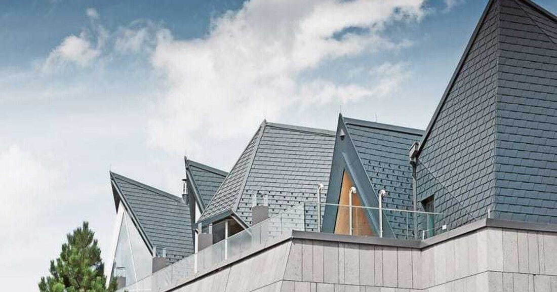 Steildächer punkten mit geringen Wartungskosten und schonen die Umwelt. Das ist nicht nur das Ergebnis einer aktuellen TU-Studie. Zahlreiche steile Referenzobjekte, in diesem Fall mit Prefa-Deckungen, zeigen die Vielfalt moderner Dachkonstruktionen. 