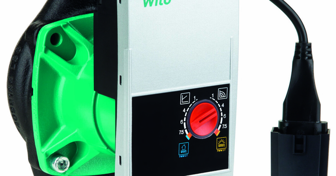 In Geothermie- und Solaranlagen von Ein- und Zweifamilienhäusern muss die Energie vor allem effizient genutzt werden, um sich an die Bedürfnisse der Kunden anzupassen. Deshalb bringt Wilo eine Nassläufer-Umwälzpumpe auf den Markt, die sich durch ihre Anpassungsfähigkeit auszeichnet und vor allem kosteneffizient ist. Die Hocheffizienzpumpe Wilo-Yonos PICO-STG, mit einem Energieeffizienzindex (EEI) ≤ 0.23, wird in Zukunft die Baureihen der Wilo-Star-STG und Wilo-Stratos Eco-STG ersetzen.  