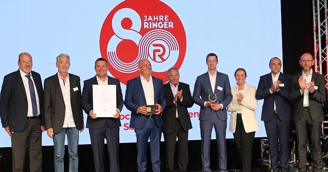 Am letzten Maiwochenende ließen die Eigentümerfamilie Ringer, Geschäftsführung und Mitarbeiter die Korken knallen.