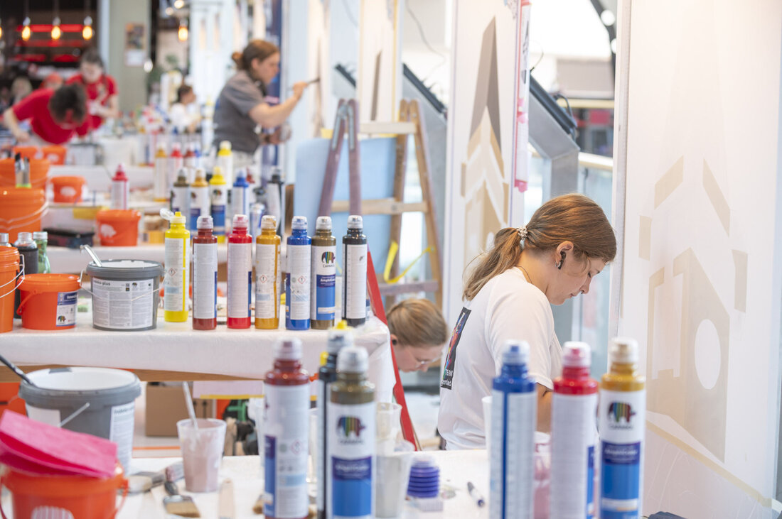 Im Juni 2025 traten 18 Teilnehmer*innen aus ganz Österreich gegeneinander an, um den Titel des „besten Malerlehrlings Österreichs“ zu erringen. Als Hauptsponsor fungierte die SynthesaGruppe.