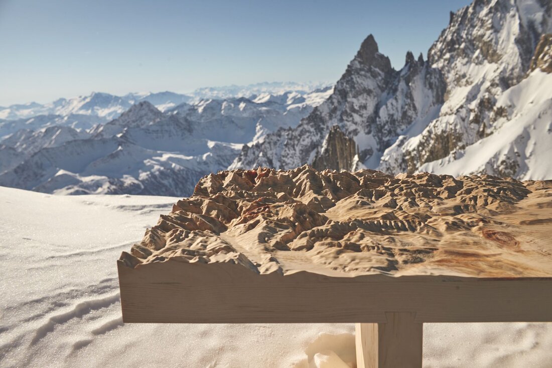 Von der atemberaubenden Bergkulisse zur Landschaft mitten im Wohnzimmer: Ausgezeichnet als Italiens bestes Luxury Start-Up geben die beiden Gründer Luca Da Ros und Daniele Da Re Vollgas in Sachen topografische Einrichtung.