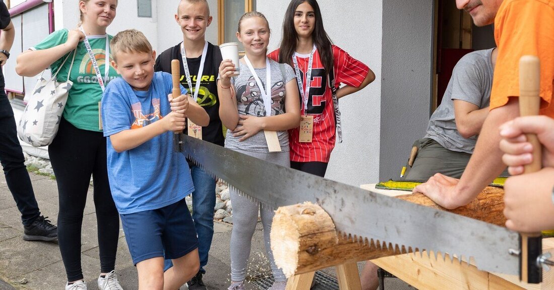 Ohne Schweiß kein Preis: Die Technik an der Wiegesäge war das Um und Auf während der Holzolympiade Tirol.