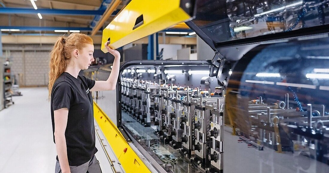 Rollgeformte Stahlprofile punkten, wenn es um Energieeffizienz, Klimafreundlichkeit und Ressourcenschonung geht.